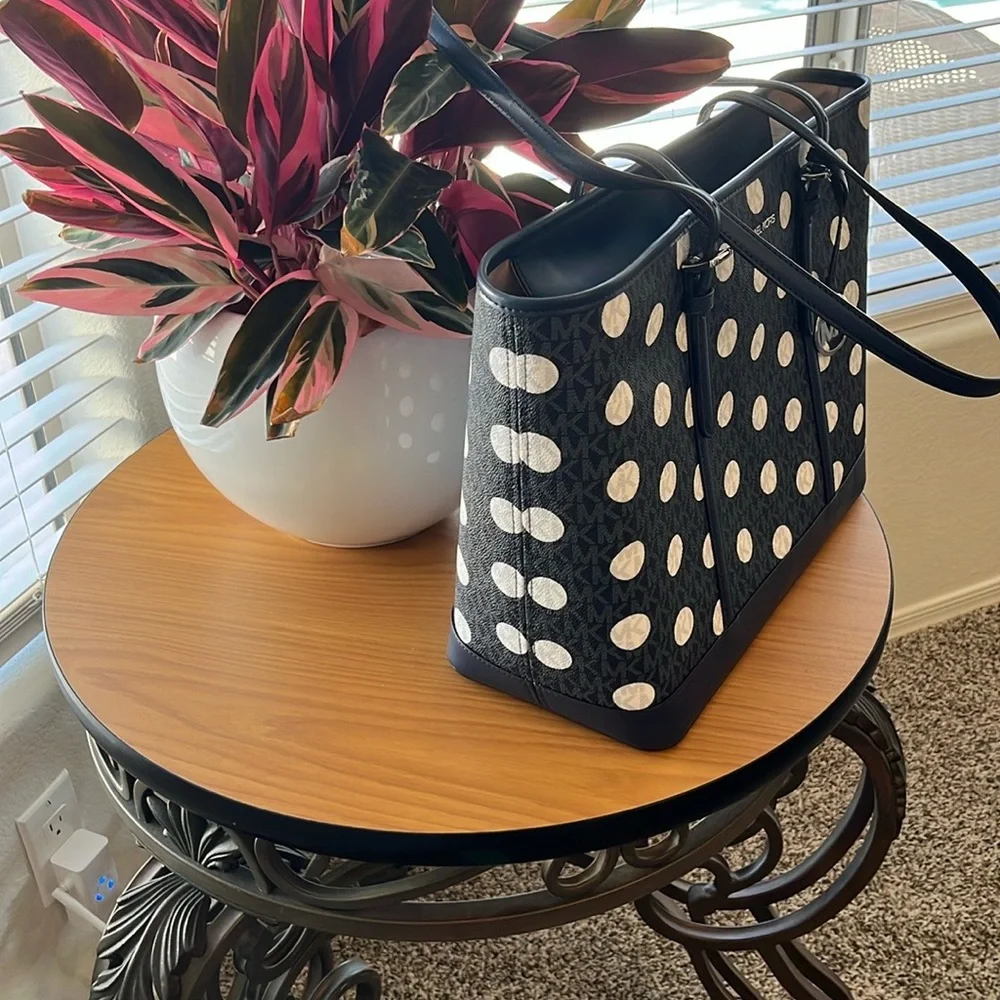 Michael Kors Navy and White Polka Dot Jet Set Travel Tote NWT & Dust bag - Picture 4 of 11